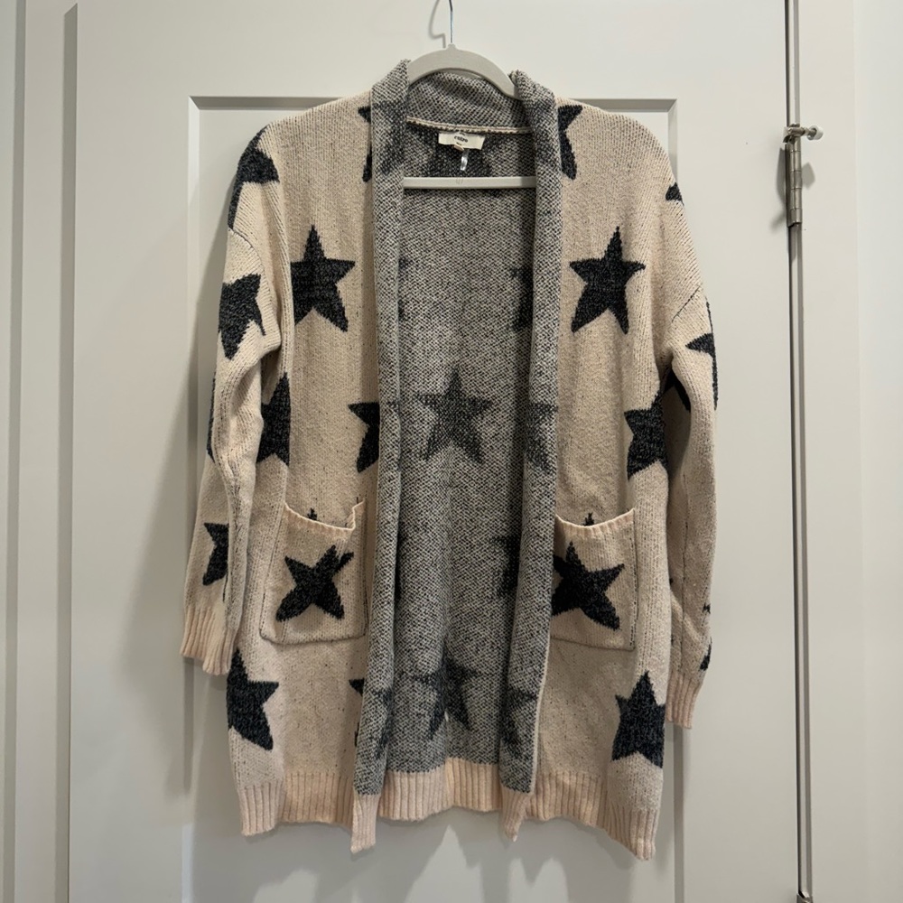 ⭐️ Entro: Black/Tan Star Cardigan⭐️